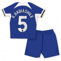 Dětský Fotbalový dres Chelsea Benoit Badiashile #5 2023-24 Domácí Krátký Rukáv (+ trenýrky)